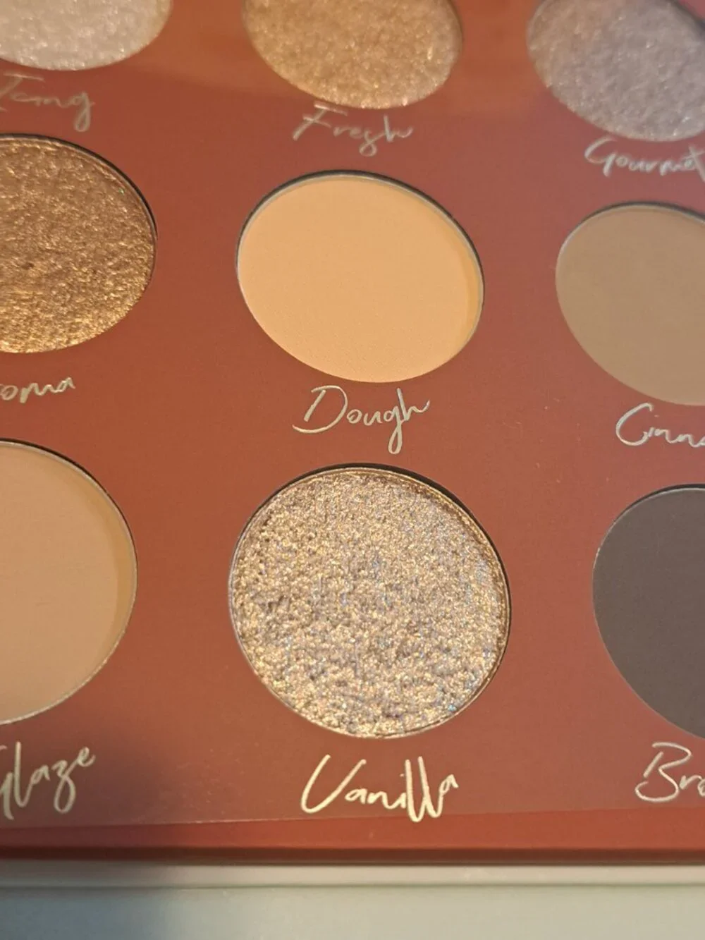 BEAUTY BAKERIE THE CHOSEN BUN EYESHADOW PALETTE